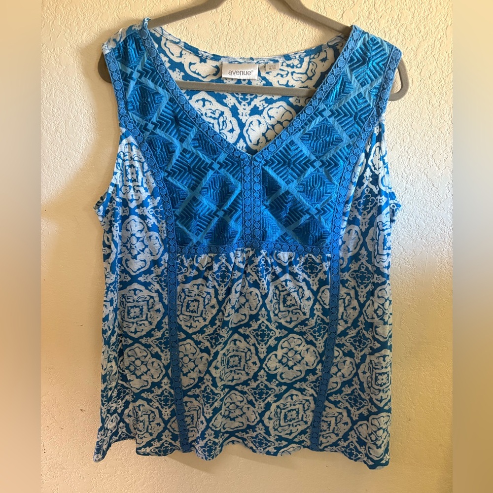 Avenue Blue and White Patterned Women's Blouse